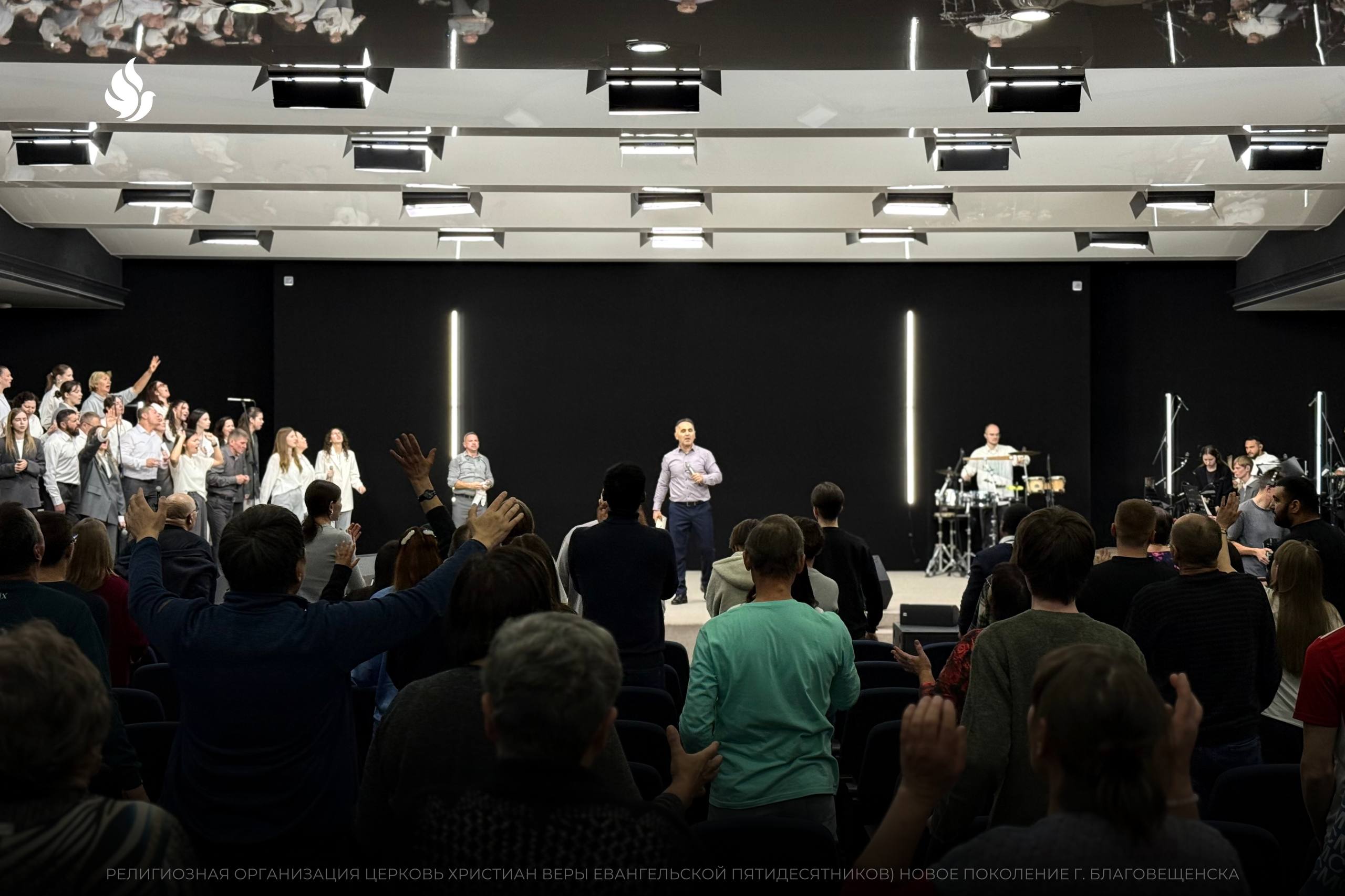 Песни, молитва и единство: как прошёл вечер поклонения в Благовещенске